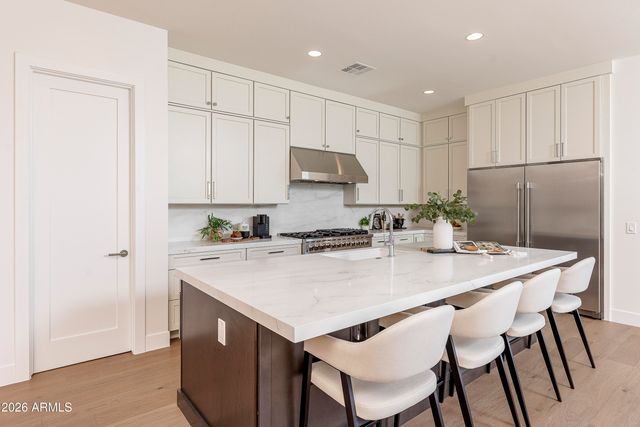 3025 E ROSEMONTE Drive, Phoenix, AZ 85050