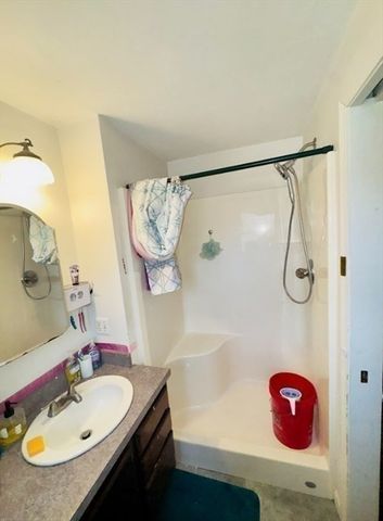 84 Chester St, Worcester, MA 01605