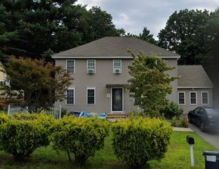 84 Chester St, Worcester, MA 01605