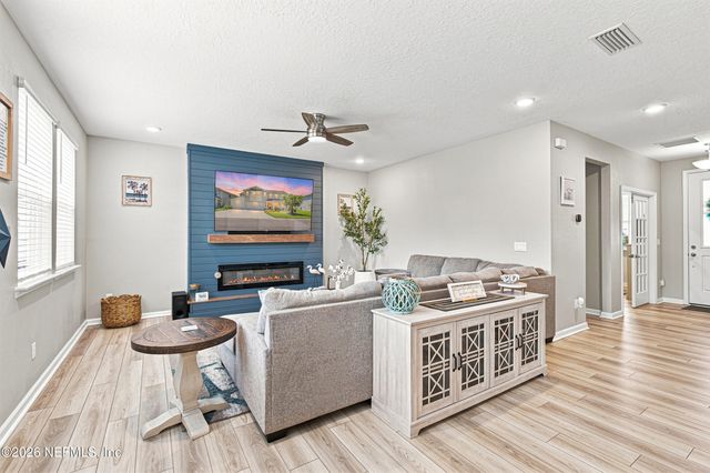 373 WAMBAW Drive, St. Johns, FL 32259