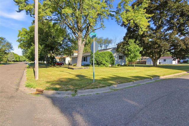 1002 W Spruce Street, Chippewa Falls, WI 54729
