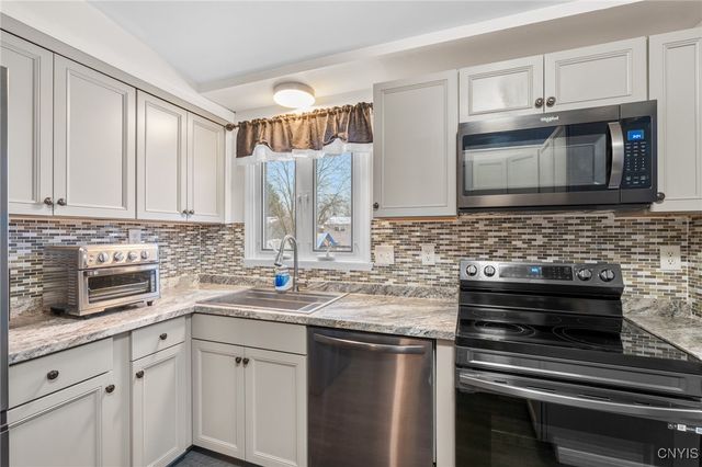 5976 Darby Road, Cicero, NY 13039