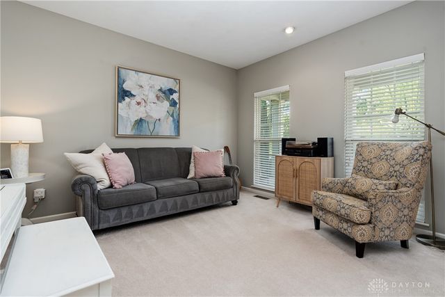8 Stanton Drive, Springboro, OH 45066
