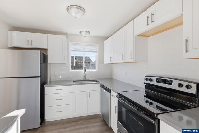 1386 Vanderbeck Ln, Woodburn, OR 97071