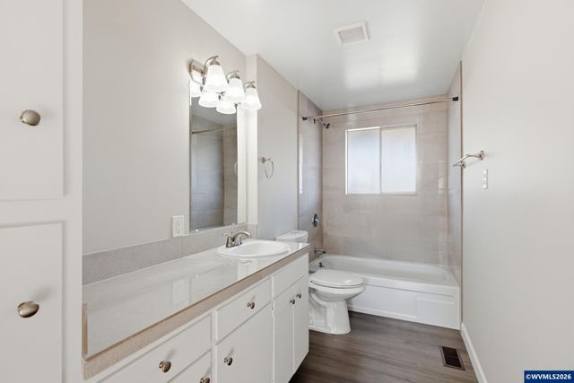 1386 Vanderbeck Ln, Woodburn, OR 97071