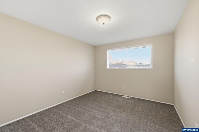 1386 Vanderbeck Ln, Woodburn, OR 97071