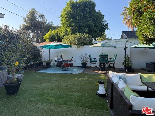 7713 Genesta Avenue, Los Angeles, CA 91406