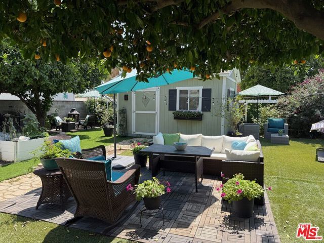 7713 Genesta Avenue, Los Angeles, CA 91406