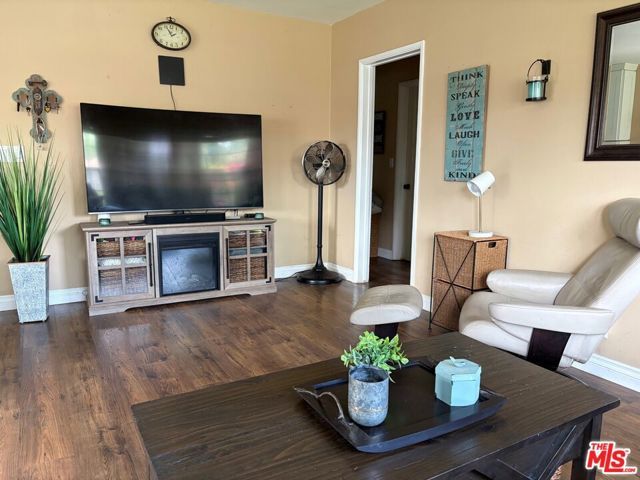 7713 Genesta Avenue, Los Angeles, CA 91406