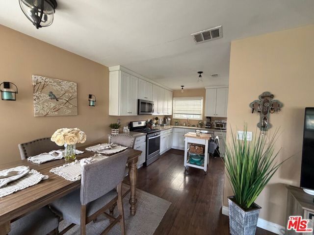 7713 Genesta Avenue, Los Angeles, CA 91406