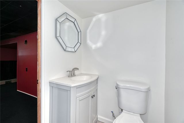 321 Oakwood Road, Greece, NY 14616
