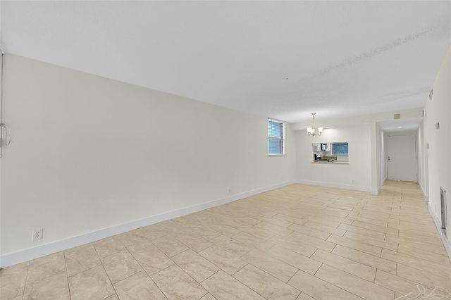 8415 Forest Hills Dr 305, Coral Springs, FL 33065