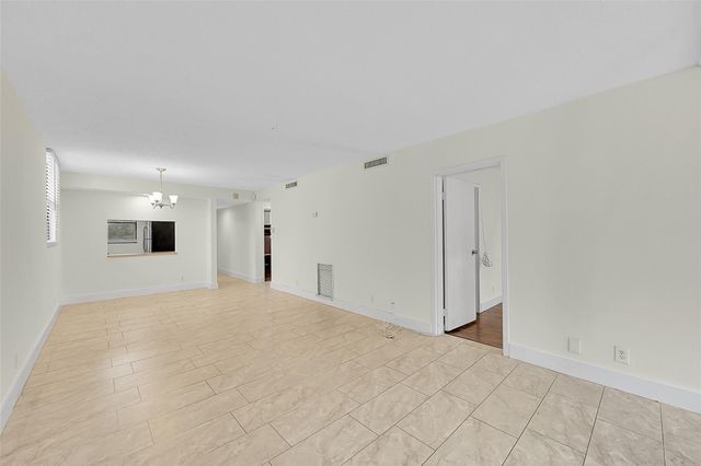8415 Forest Hills Dr 305, Coral Springs, FL 33065