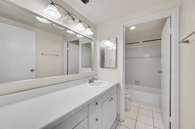 8415 Forest Hills Dr 305, Coral Springs, FL 33065