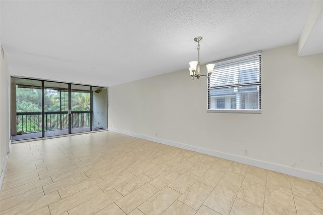8415 Forest Hills Dr 305, Coral Springs, FL 33065