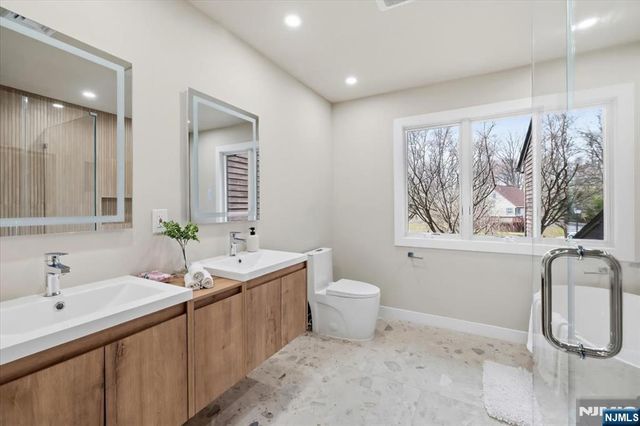 370 French Court, Teaneck, NJ 07666