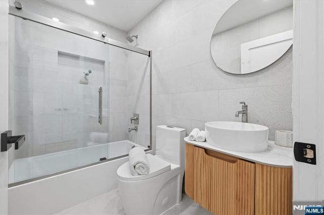 370 French Court, Teaneck, NJ 07666