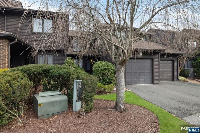 370 French Court, Teaneck, NJ 07666