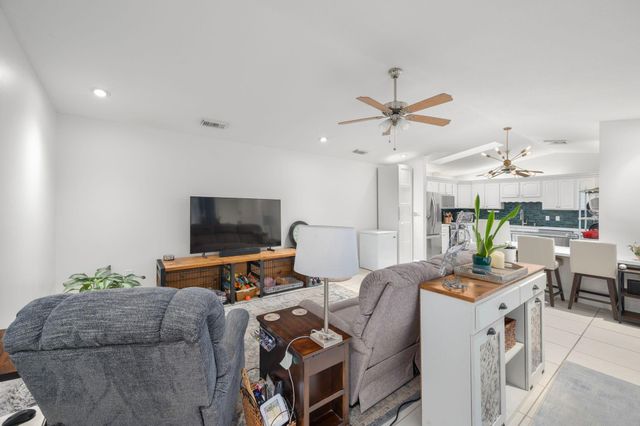 1433 Captains Walk 18d, Fort Pierce, FL 34950