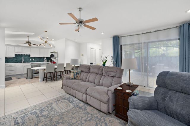 1433 Captains Walk 18d, Fort Pierce, FL 34950