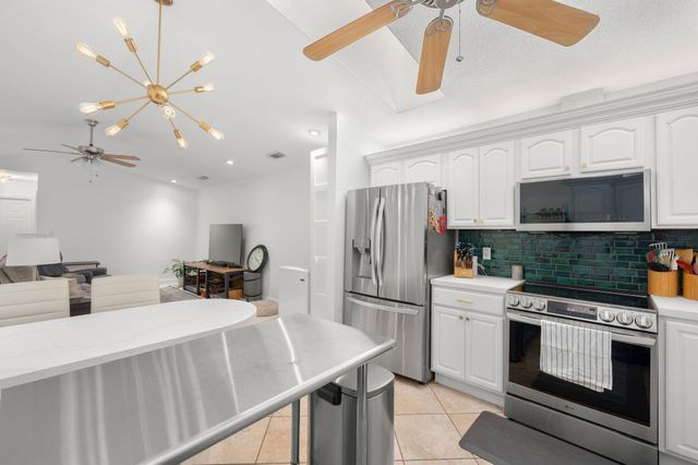 1433 Captains Walk 18d, Fort Pierce, FL 34950