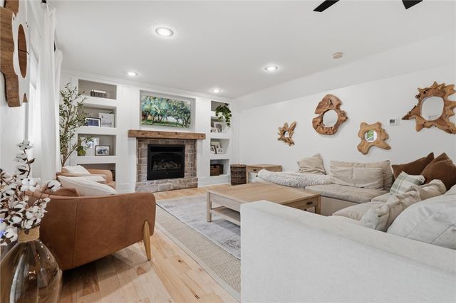 3328 Long Branch Dr, Neshannock Twp, PA 16105