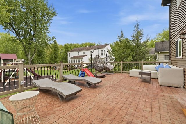 3328 Long Branch Dr, Neshannock Twp, PA 16105