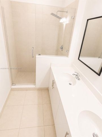 15560 SW 136th St 201, Miami, FL 33196