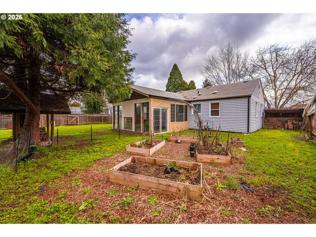 630 GILBERT St, Eugene, OR 97402