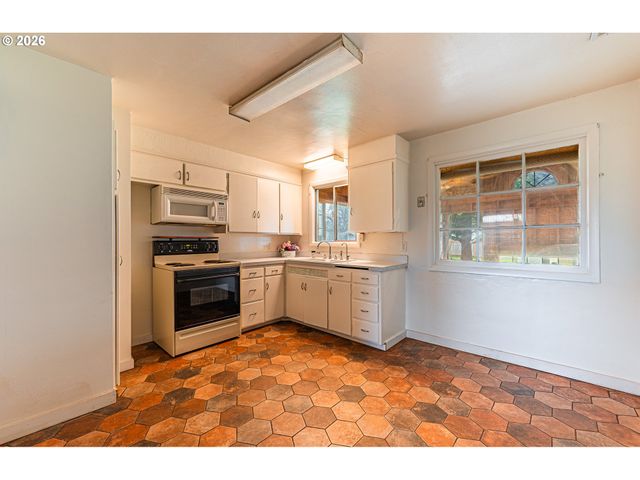 630 GILBERT St, Eugene, OR 97402