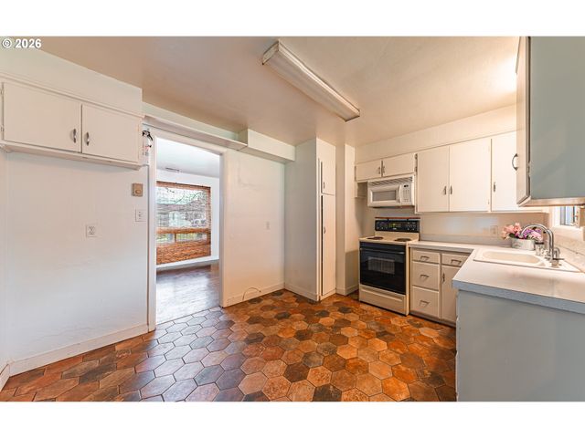 630 GILBERT St, Eugene, OR 97402