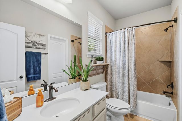 2126 Cinnamon Teal Circle, Brookshire, TX 77423