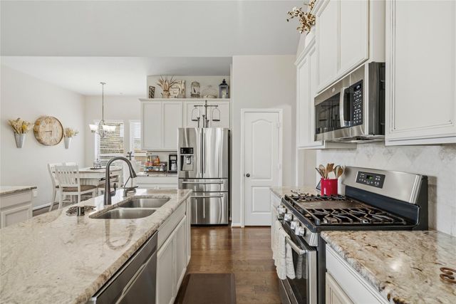2126 Cinnamon Teal Circle, Brookshire, TX 77423