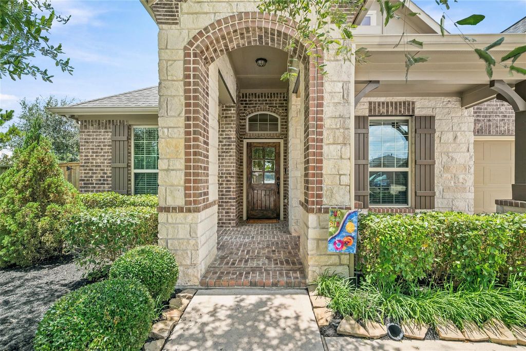 2126 Cinnamon Teal Circle, Brookshire, TX 77423