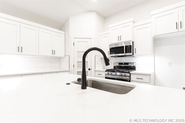 10887 S 271st East Avenue, Coweta, OK 74429