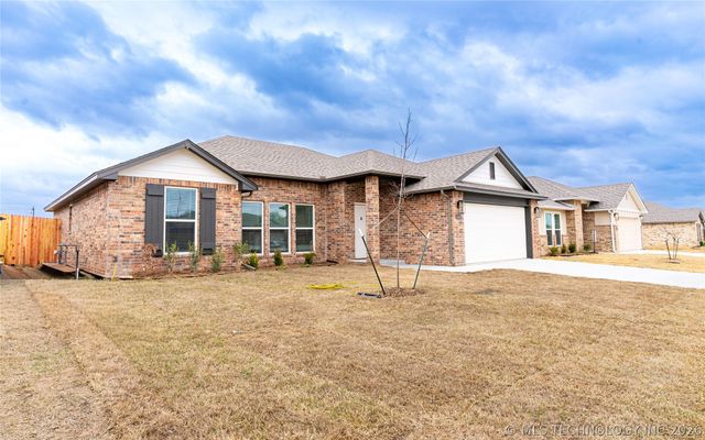 10887 S 271st East Avenue, Coweta, OK 74429