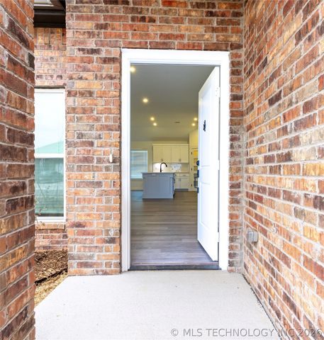 10887 S 271st East Avenue, Coweta, OK 74429