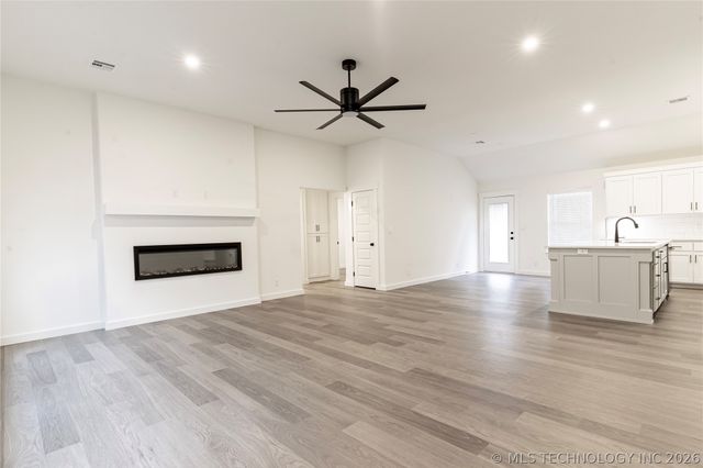 10887 S 271st East Avenue, Coweta, OK 74429