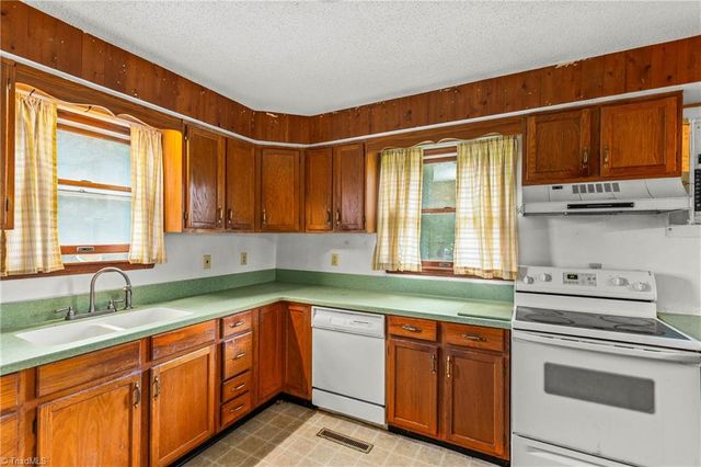 198 Broadway Road, Mocksville, NC 27028