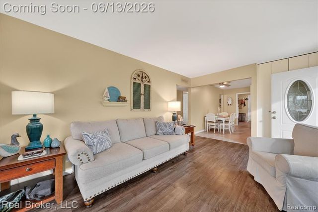 125 Maple Avenue, Harsens Island, MI 48028