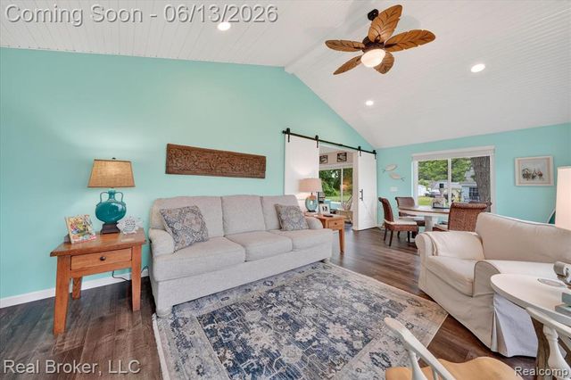 125 Maple Avenue, Harsens Island, MI 48028