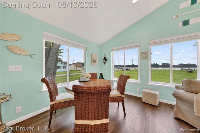 125 Maple Avenue, Harsens Island, MI 48028