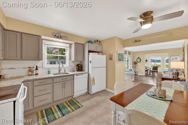125 Maple Avenue, Harsens Island, MI 48028