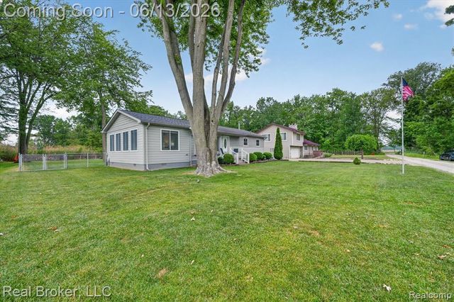 125 Maple Avenue, Harsens Island, MI 48028