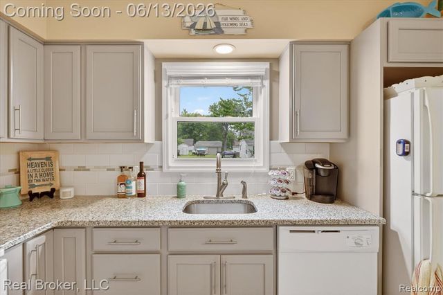 125 Maple Avenue, Harsens Island, MI 48028