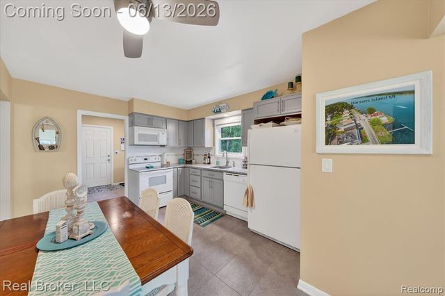125 Maple Avenue, Harsens Island, MI 48028
