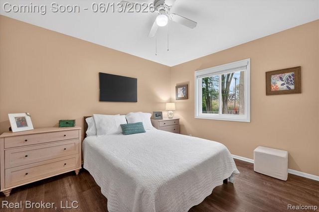125 Maple Avenue, Harsens Island, MI 48028
