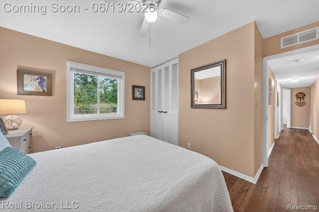 125 Maple Avenue, Harsens Island, MI 48028