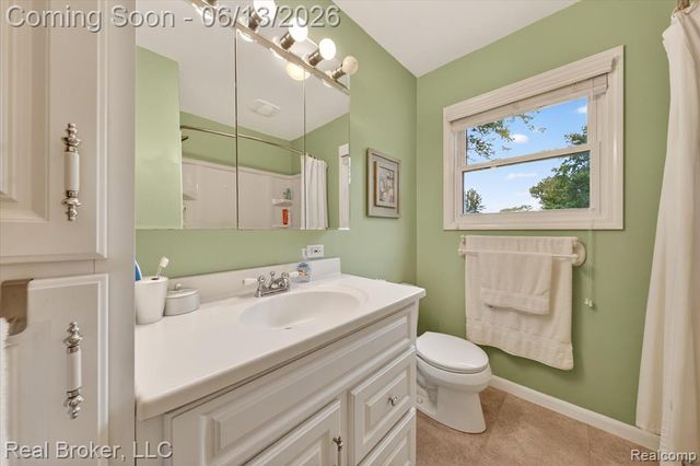 125 Maple Avenue, Harsens Island, MI 48028