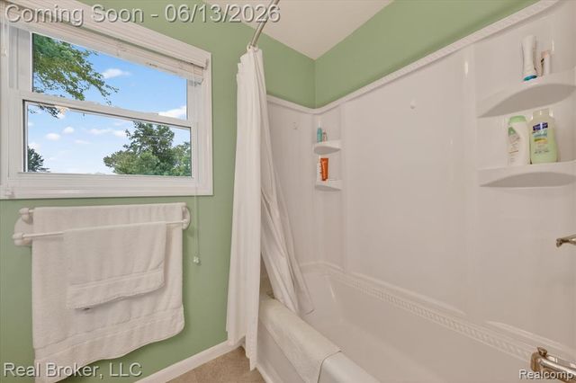 125 Maple Avenue, Harsens Island, MI 48028